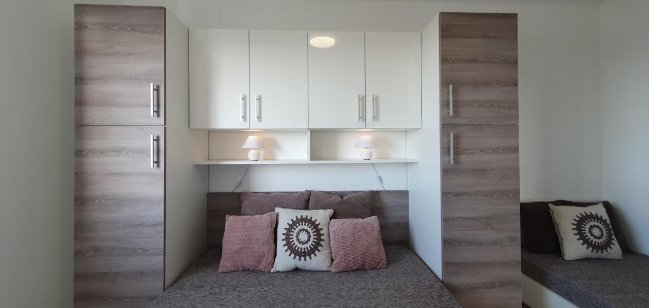 Seahorse Luxury Apartment With Pool And Sea View Novalja Εξωτερικό φωτογραφία